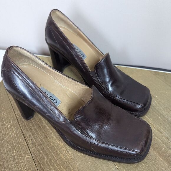 Vintage Brown Leather Loafers – Made in Italy – Size 38 (US 7.5) – 3” Block Heel - Picture 2 of 9